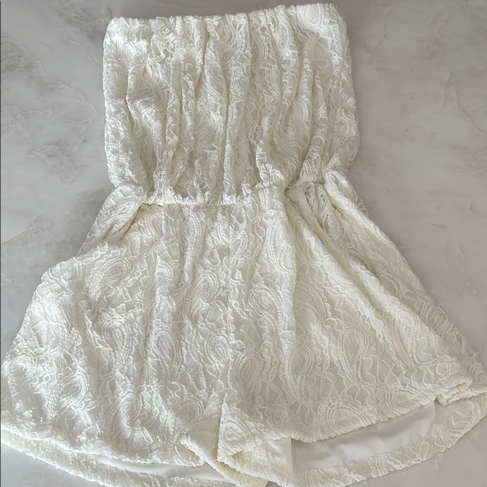 White Lace Strapless Romper Size Small NWT